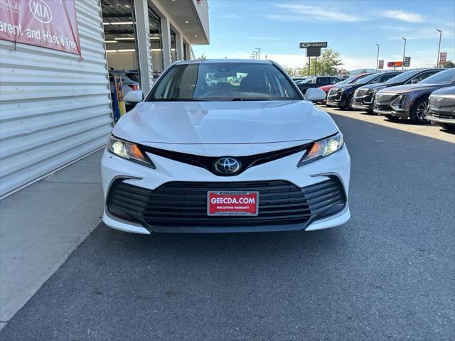 2022 toyota camry le