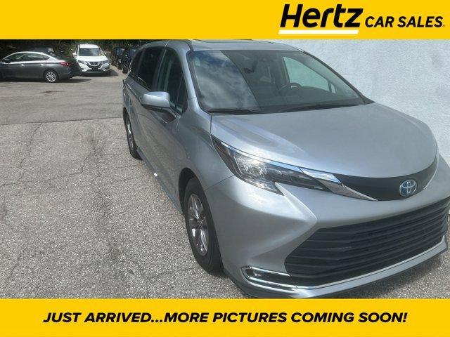 2024 toyota sienna xle