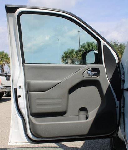 2021 nissan frontier sv