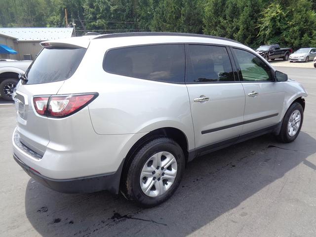 2017 chevrolet traverse ls