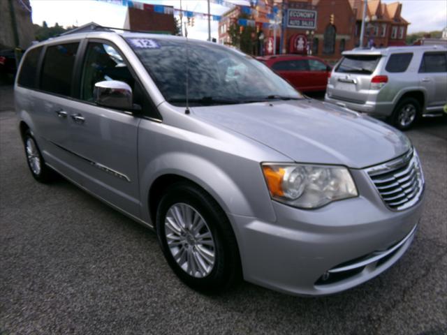 2012 chrysler town & country limited