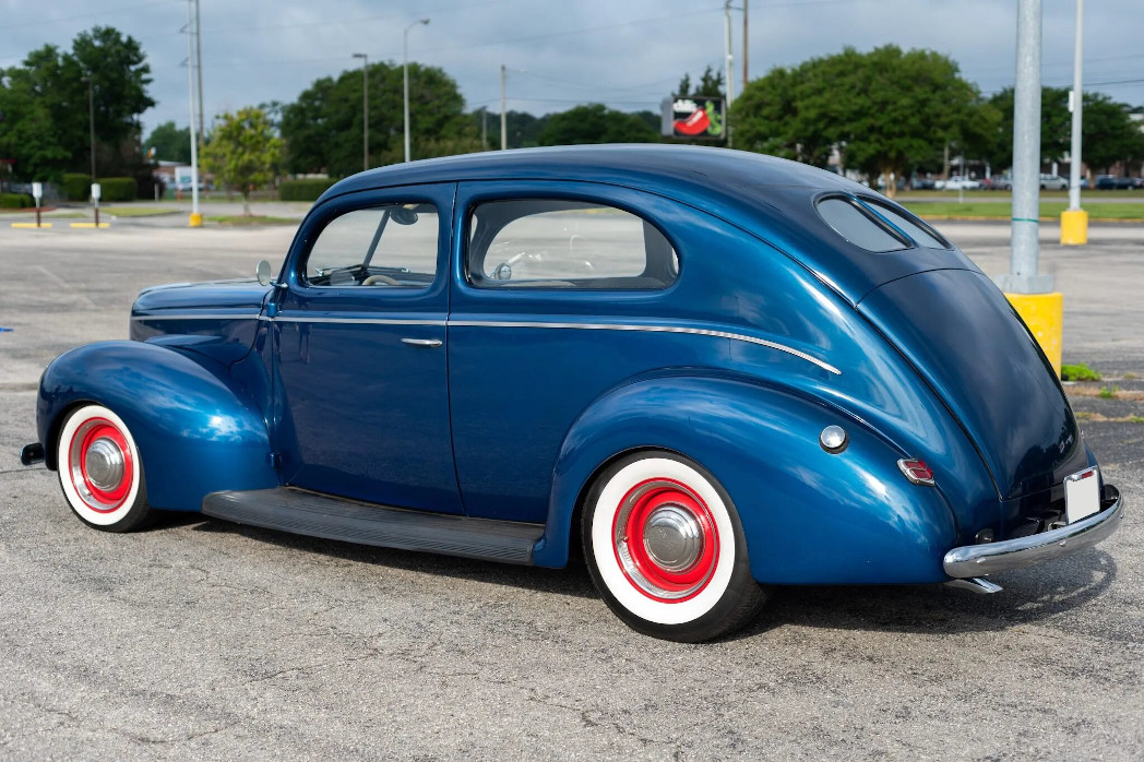 ford deluxe tudor