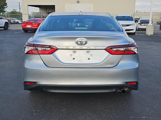 2022 toyota camry le