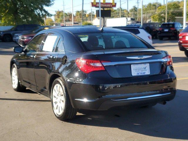 2013 chrysler 200 lx