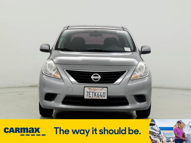 2014 nissan versa sv