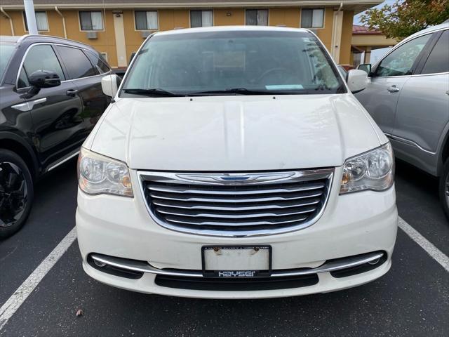 2011 chrysler town & country touring
