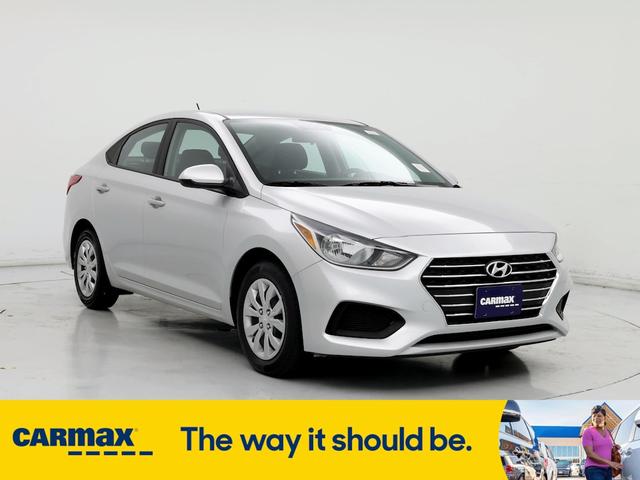 2022 hyundai accent se
