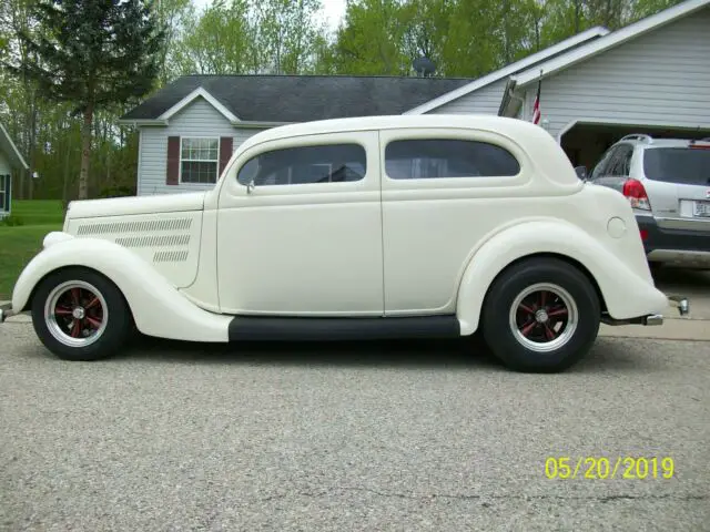 street rod/hot rod 1935 ford chopped street rod,air/heat,sbc,independet frt end