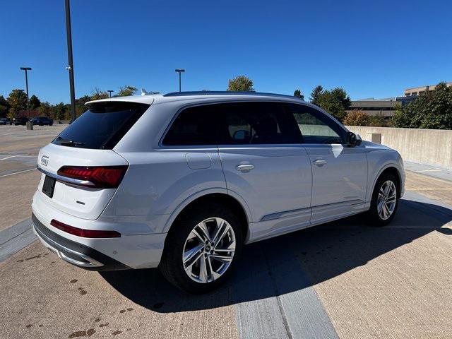 2024 audi q7 45 premium plus
