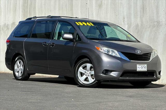 2011 toyota sienna le