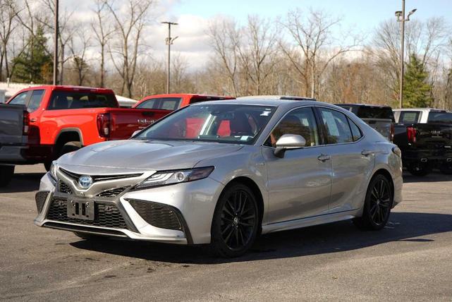 2021 toyota camry hybrid xse