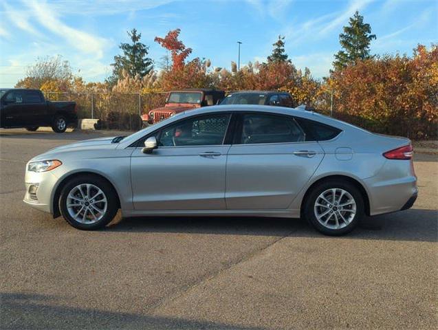 2020 ford fusion se