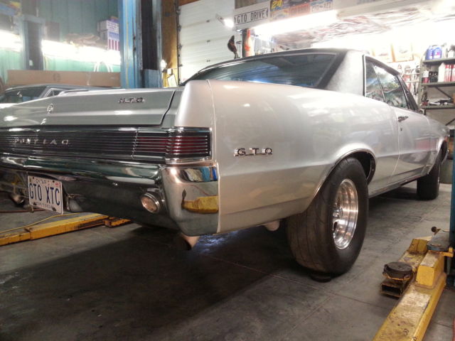 gto 421 tripower 4spd t-10 400hp moser rear diff frame off restoration 1500miles