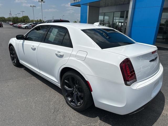 2021 chrysler 300 touring