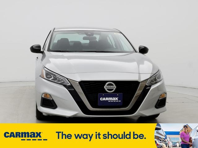 2021 nissan altima sr