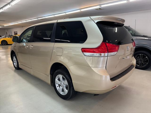 2011 toyota sienna le