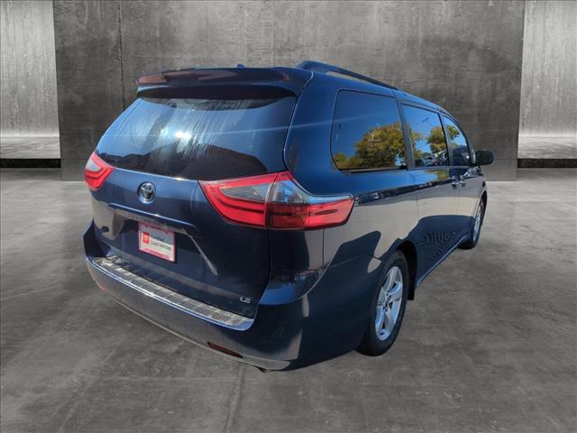 2020 toyota sienna le