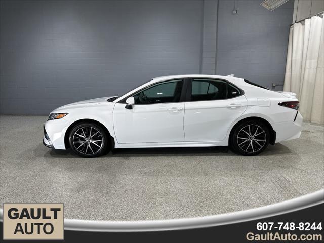 2022 toyota camry se