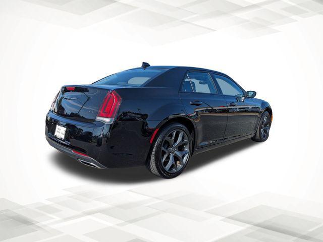 2022 chrysler 300 touring