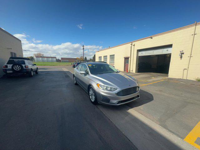 2020 ford fusion se