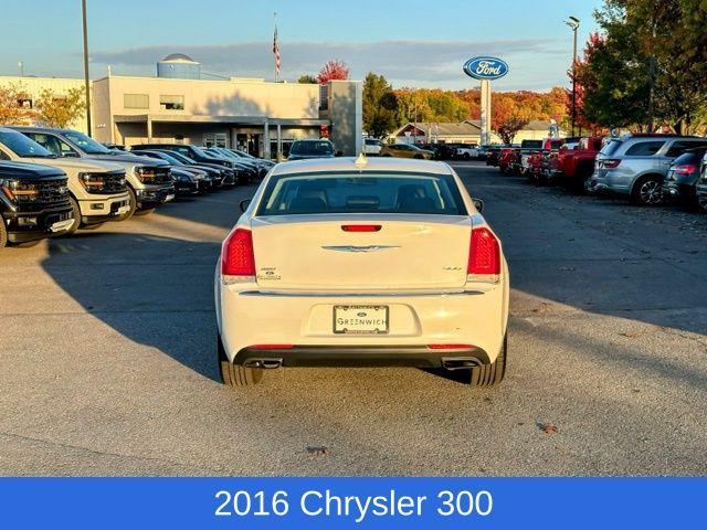2016 chrysler 300 limited