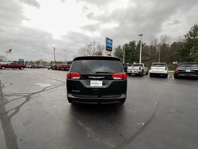 2023 chrysler voyager lx