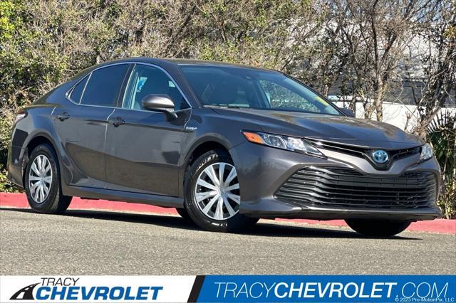2020 toyota camry le