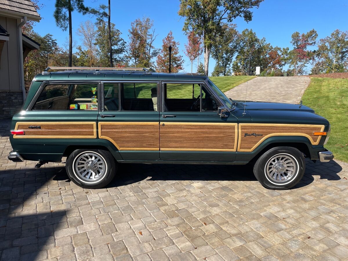 "final edition" first usa luxury suv, 360 v8, ps, pb, pw, p seat, a/c, leather