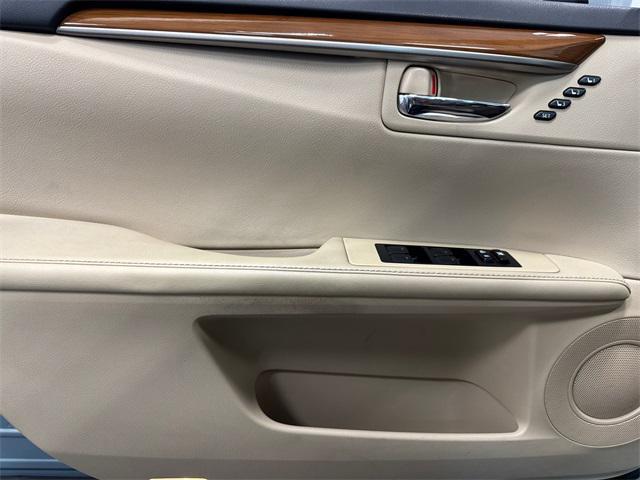 2014 lexus es 300h base