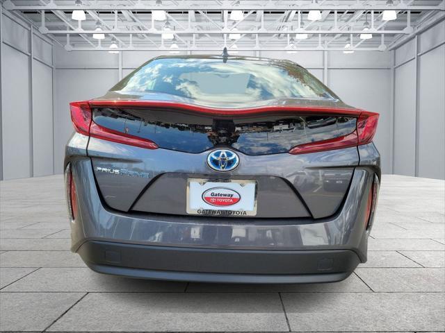 2022 toyota prius prime le