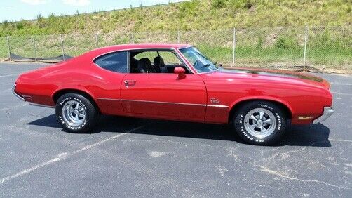 1972 oldsmobile cutlass 38285 miles bright red/black