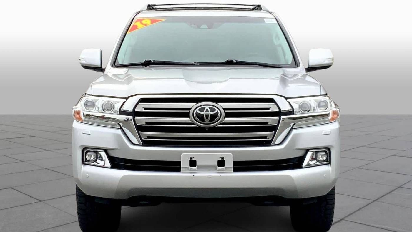 2019 toyota land cruiser base