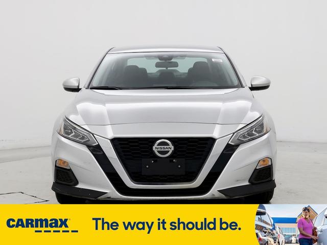 2021 nissan altima sv