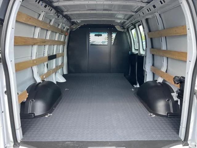 2022 chevrolet express 2500 work van
