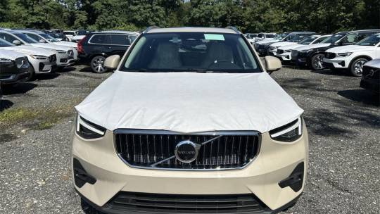 2025 Volvo XC40