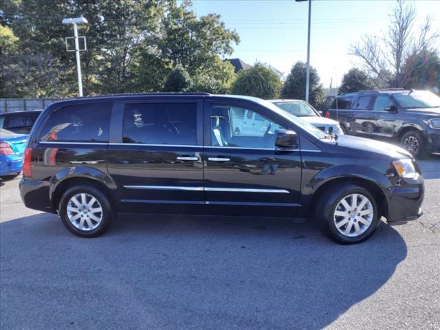 2016 chrysler town & country touring