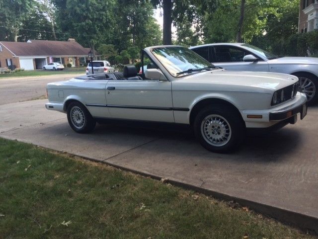 1998 bmw 325i convertible - white with navy top & interior. excellent