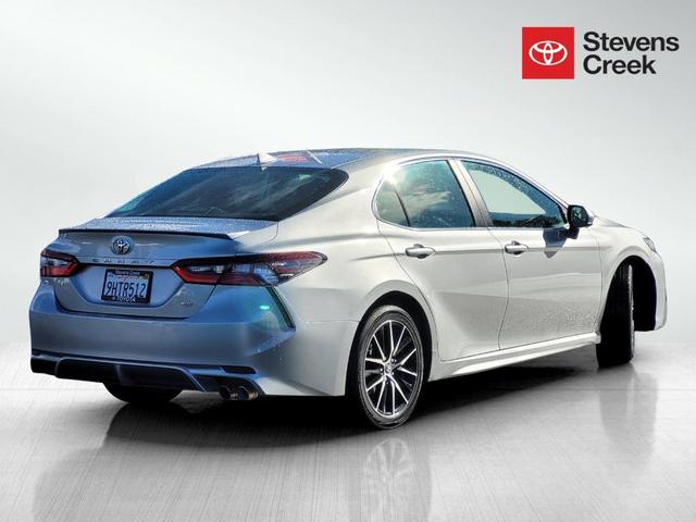 2021 toyota camry se