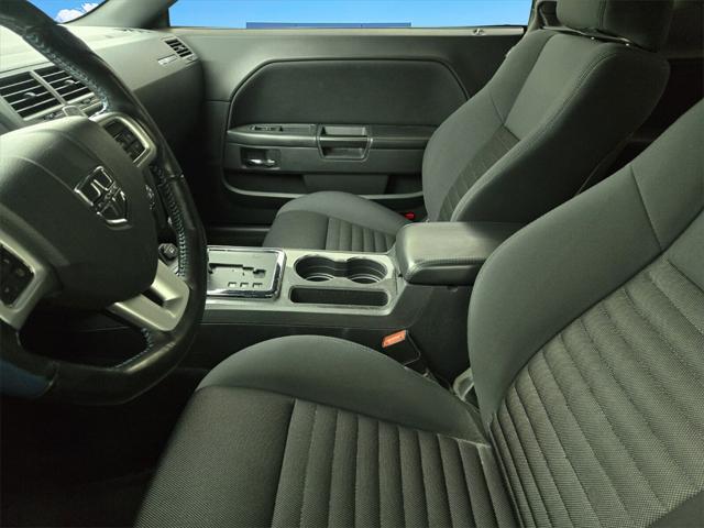 2014 dodge challenger sxt