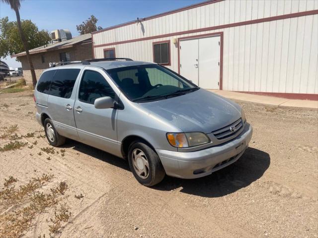 2002 toyota sienna le