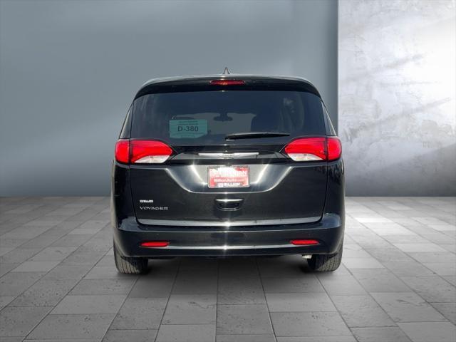 2022 chrysler voyager lx