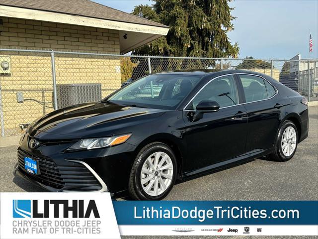 2022 toyota camry le