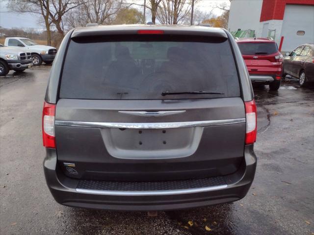 2016 chrysler town & country touring