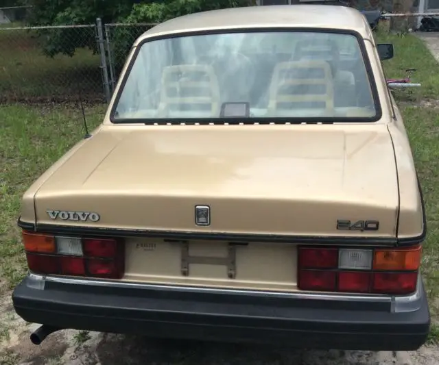 1992 volvo 240 classic car 4 door gold runs good