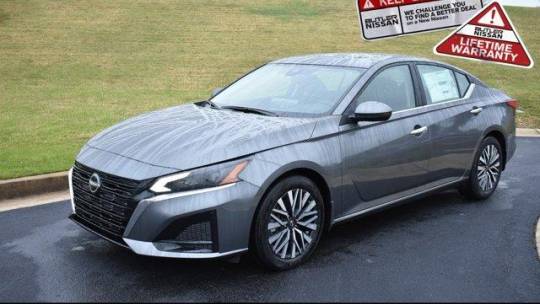 2024 Nissan Altima sv premium package