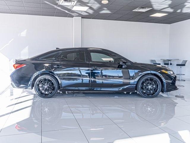 2022 toyota avalon hybrid xse nightshade