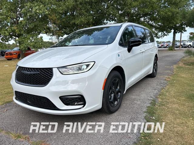 2024 chrysler pacifica hybrid select
