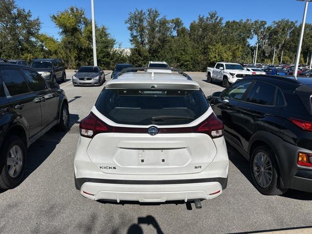 2021 nissan kicks sr