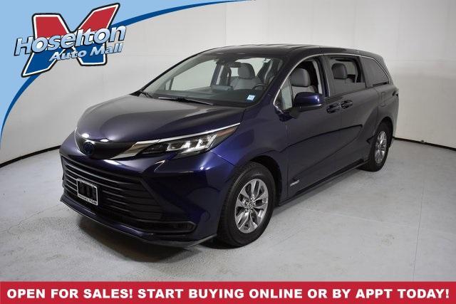 2021 toyota sienna le