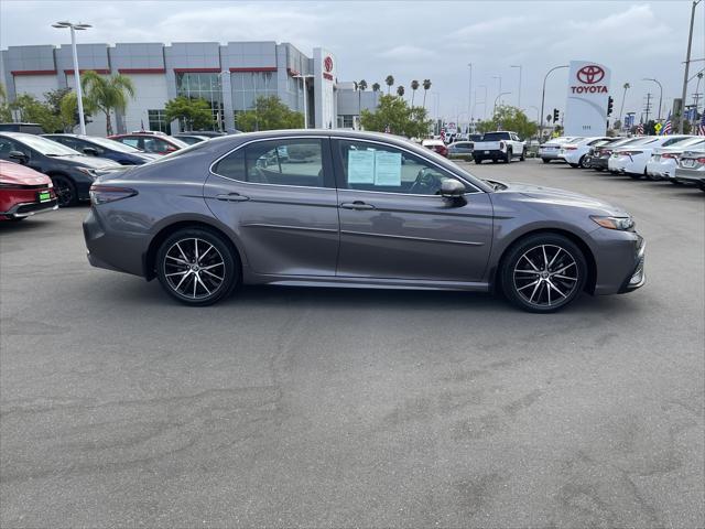 2022 toyota camry se